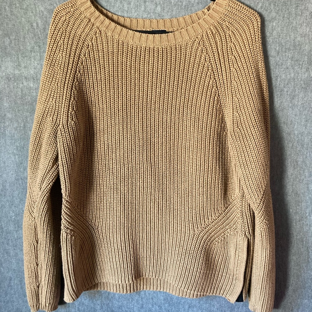 Tan sweater💚